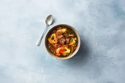Boerenkoolsoep met kalkoenspekjes, tortellini en croutons