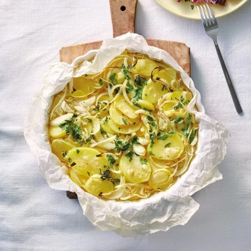 Aardappeltortilla met biet-tonijnsalade