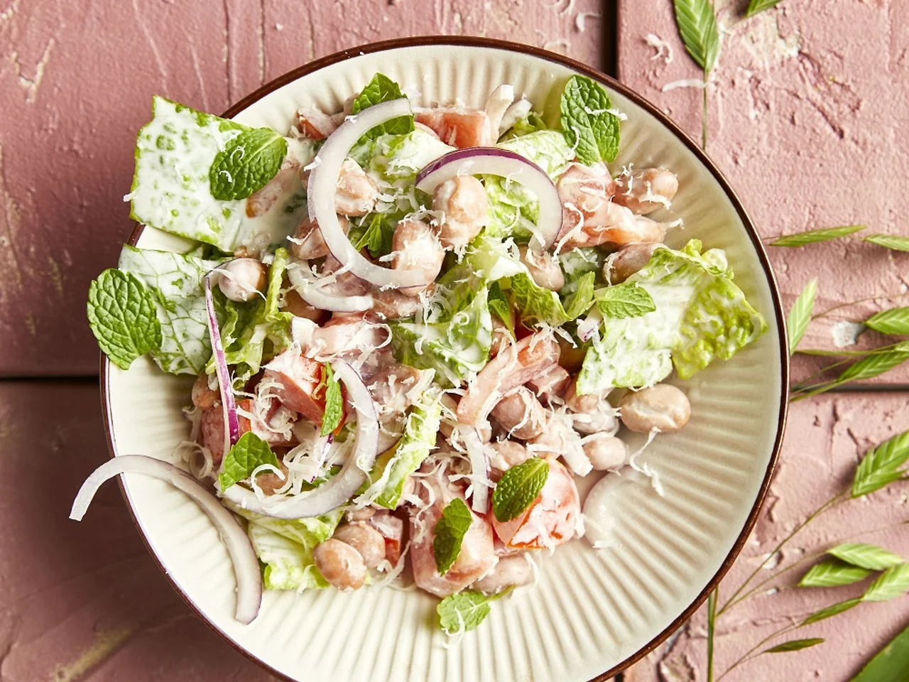 Bonensalade met tomaat en munt