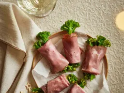 Bimirolletjes met pastrami, pistacheroom en sinaasappel