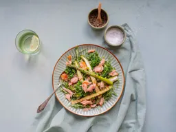 Boekweitrisotto met asperges, bimi en zalm