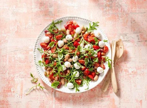 Bonensalade met paprika, mozzarella en tomaat