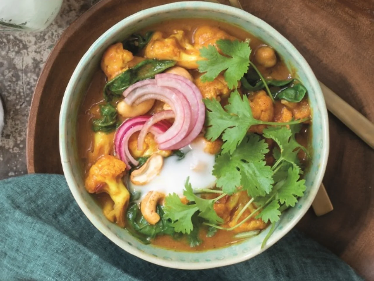 Bloemkoolcurry met kokosyoghurt en cashewnoten