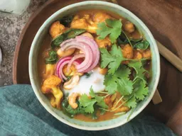 Bloemkoolcurry met kokosyoghurt en cashewnoten