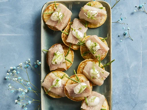 Blini's met nieuwe haring