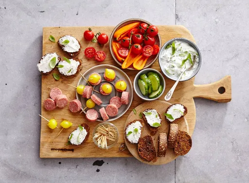 Borrelplank met kipcervelaat
