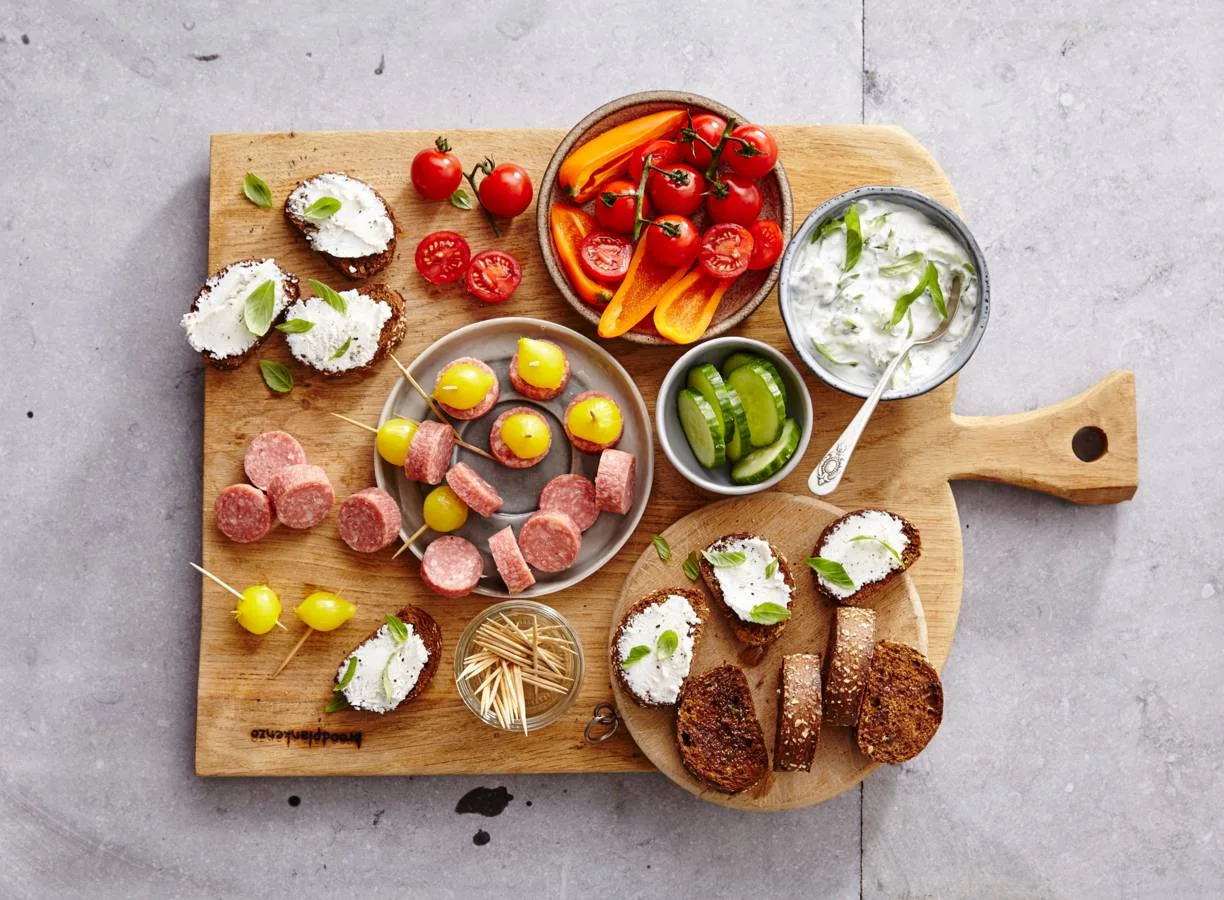 Borrelplank met kipcervelaat