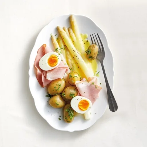 Asperges met ham, ei en krieltjes