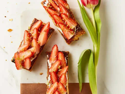 Aardbeientaartjes met mascarpone en limoen