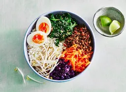 Bloemkoolrijstbowl met rodekool en spinazie