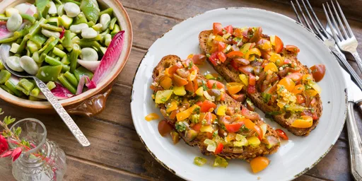 Bonensalade met bruschetta