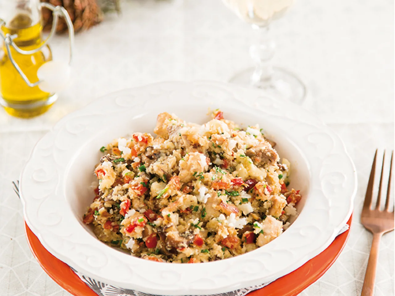 Bloemkoolcouscous met paddenstoelen, paprika en kip