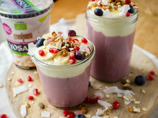 Acai ontbijtjars met haveryoghurt