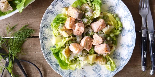 Aardappelsalade met meiraap, venkel en zalm