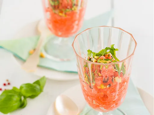 Aardbeiengranité met peper en basilicum
