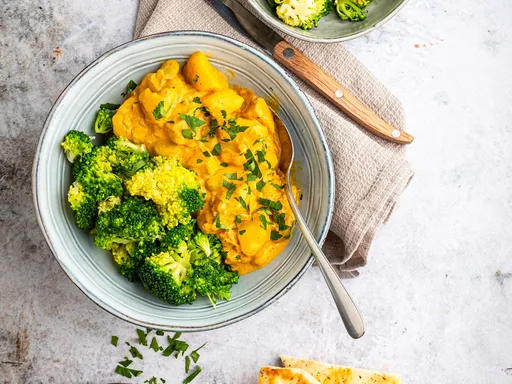 Aardappelcurry met broccoli, jackfruit en tikka masala