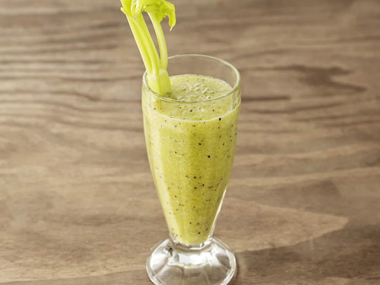 Bleekselderijsmoothie met fruit