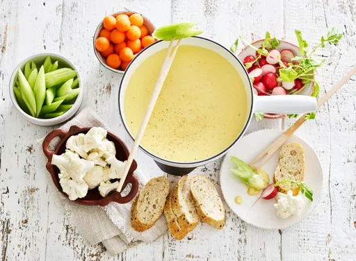 Boerenkaasfondue met lentegroenten