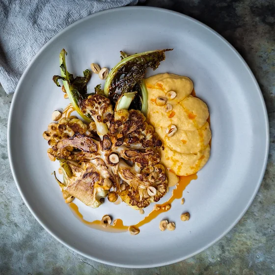 Bloemkoolsteak met chili-knoflook olie