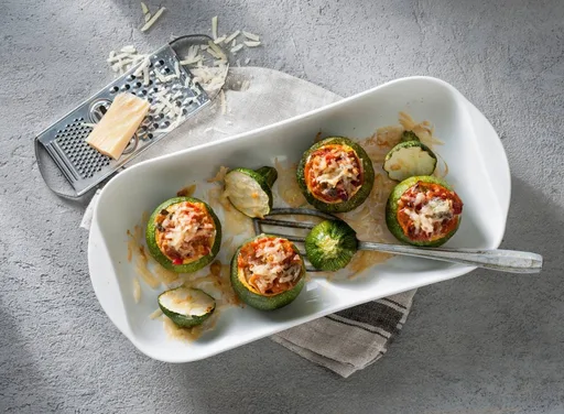 Bolcourgette met ratatouille