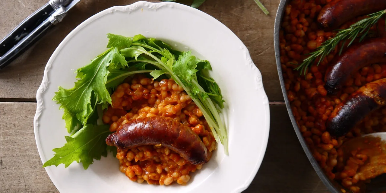 Bonencassoulet met kalfsworst en gemengde sla