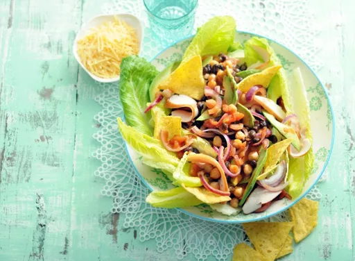 Bonensalade met kip en avocado