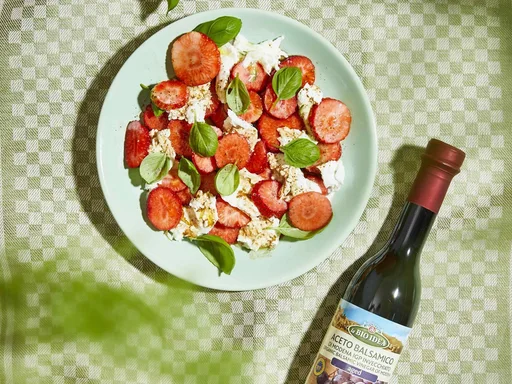 Aardbeiensalade caprese