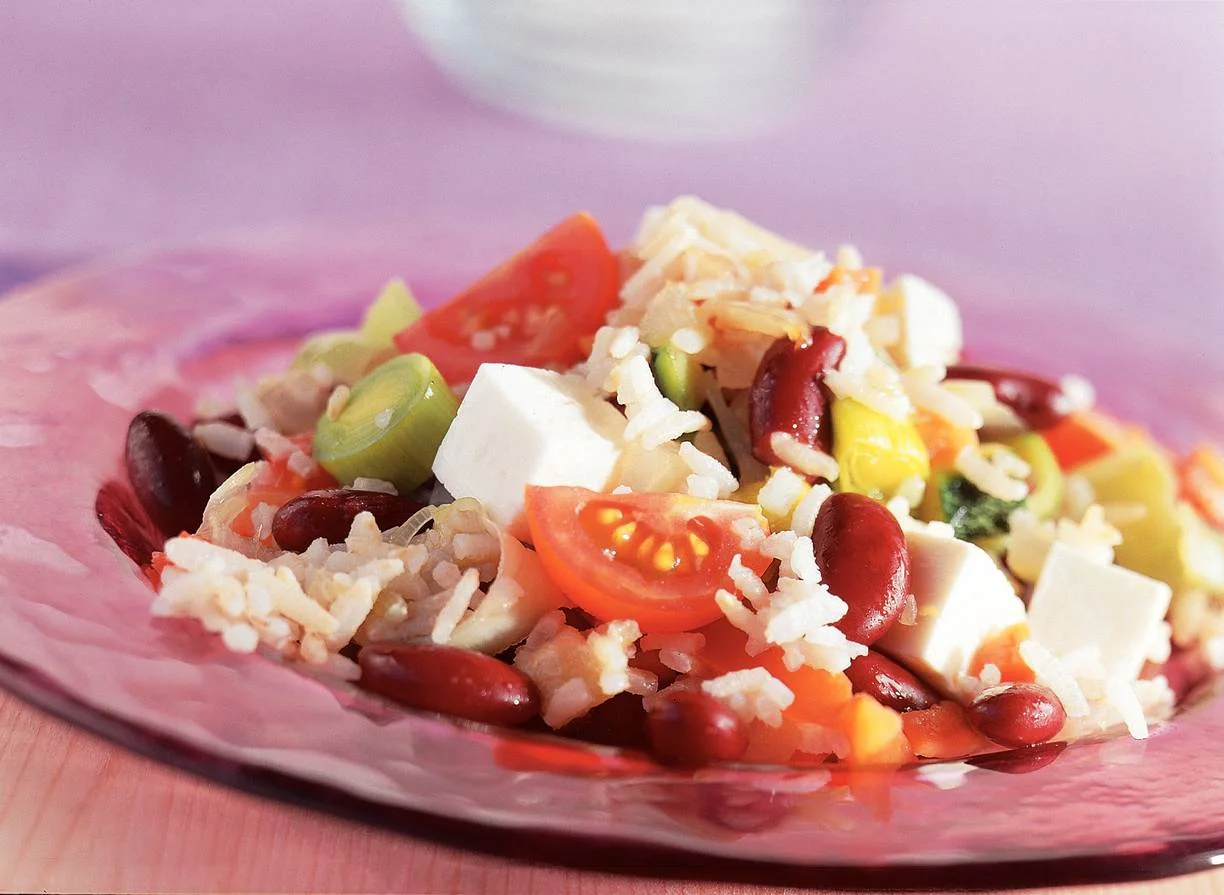Bonenchili met witte kaasblokjes