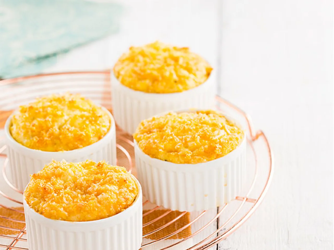 Bloemkoolsoufflé met topping van poppies carrot