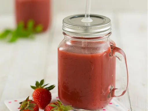 Aardbeienlimonade met kefir-wei
