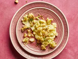 Bloemkool met aardappelcrème en macadamianoten