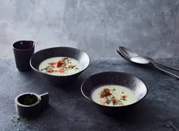 Bloemkoolsoep met warmgerookte zalmflakes