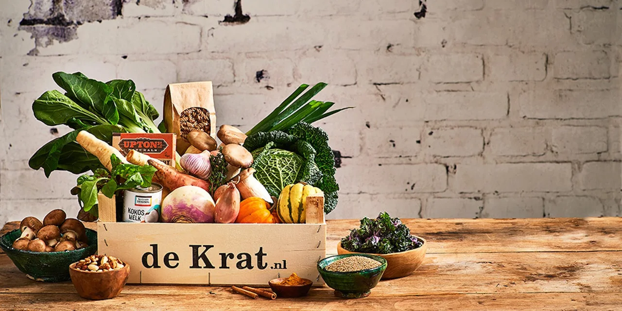 Bladerdeegtaartjes met champignons en geitenkaas en een frisse salade