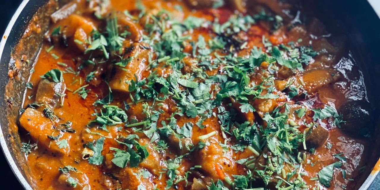 Bombay tikka massala met basmatirijst en rauwkost