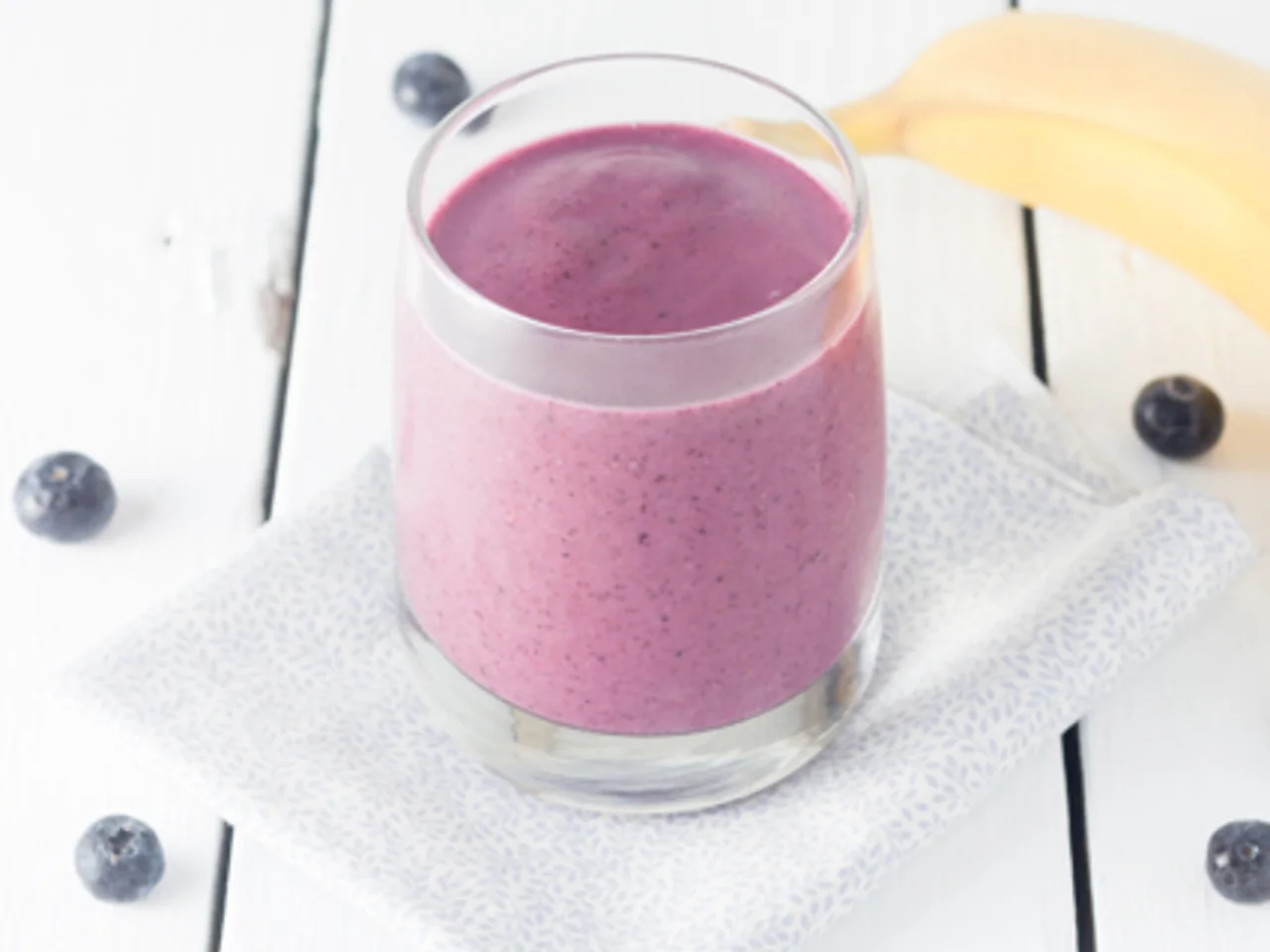 Blauwe bessen smoothie met kokosdrink