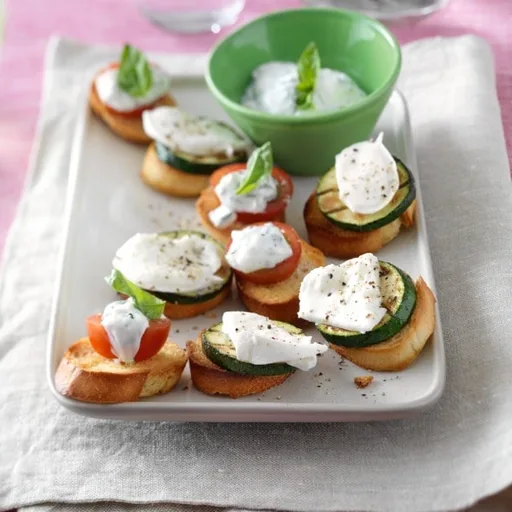 Bordje crostini met basilicumhangop en buffelmozzarella