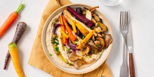 Boterbonen-venkelpuree met luxe paddenstoelen, regenboogpeen en peterselie-olie