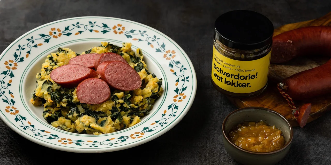 Boerenkool-bataatstamppot met lamsrookworst en uienchutney van Potverdorie
