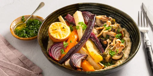 Boterbonen-venkelpuree met oesterzwammen, gefrituurde kappertjes, geroosterde paarse peen en peterselie-olie