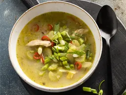 Bleekselderijsoep met forel en gember