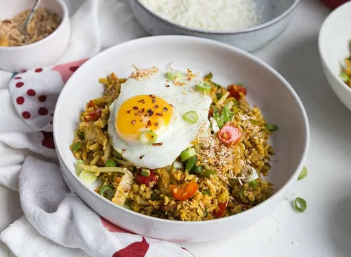 Bloemkoolrijst nasi met spekjes van Fairtrade (advertentie)