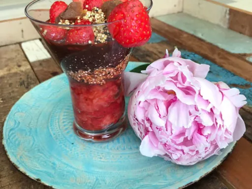 Aardbeien met chocolade en quinoa