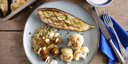 BOON falafel met couscous en geroosterde aubergine en bloemkool