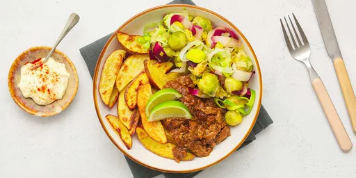 BOON saté met Beemster Valery wedges en pittige prei-spruiten-roodlof wok met sambal van Oma Deé