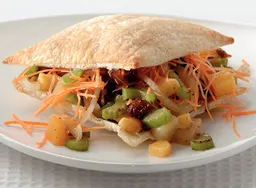 Bladerdeegsandwich met peer en kaas