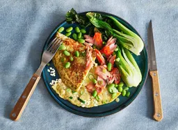Bloemkoolrijstomelet met gebakken paksoi en zalm