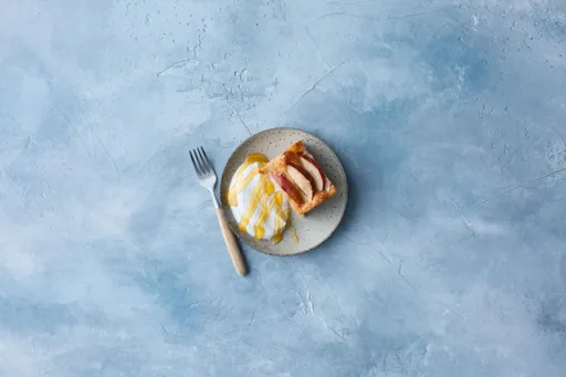 Appelcake met kwark en honing