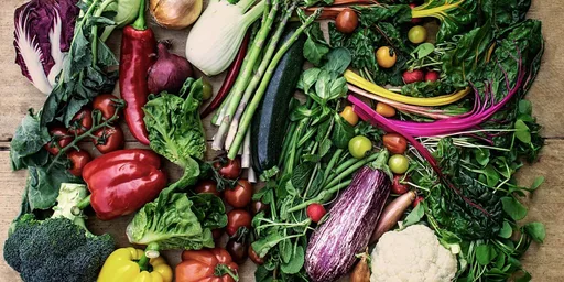 Bloemkool-meiraap soep met harissa gehaktballetjes