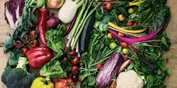Bloemkool-meiraap soep met harissa gehaktballetjes