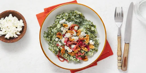 Boerenkoolstamppot met rozemarijnuitjes, walnoten en feta